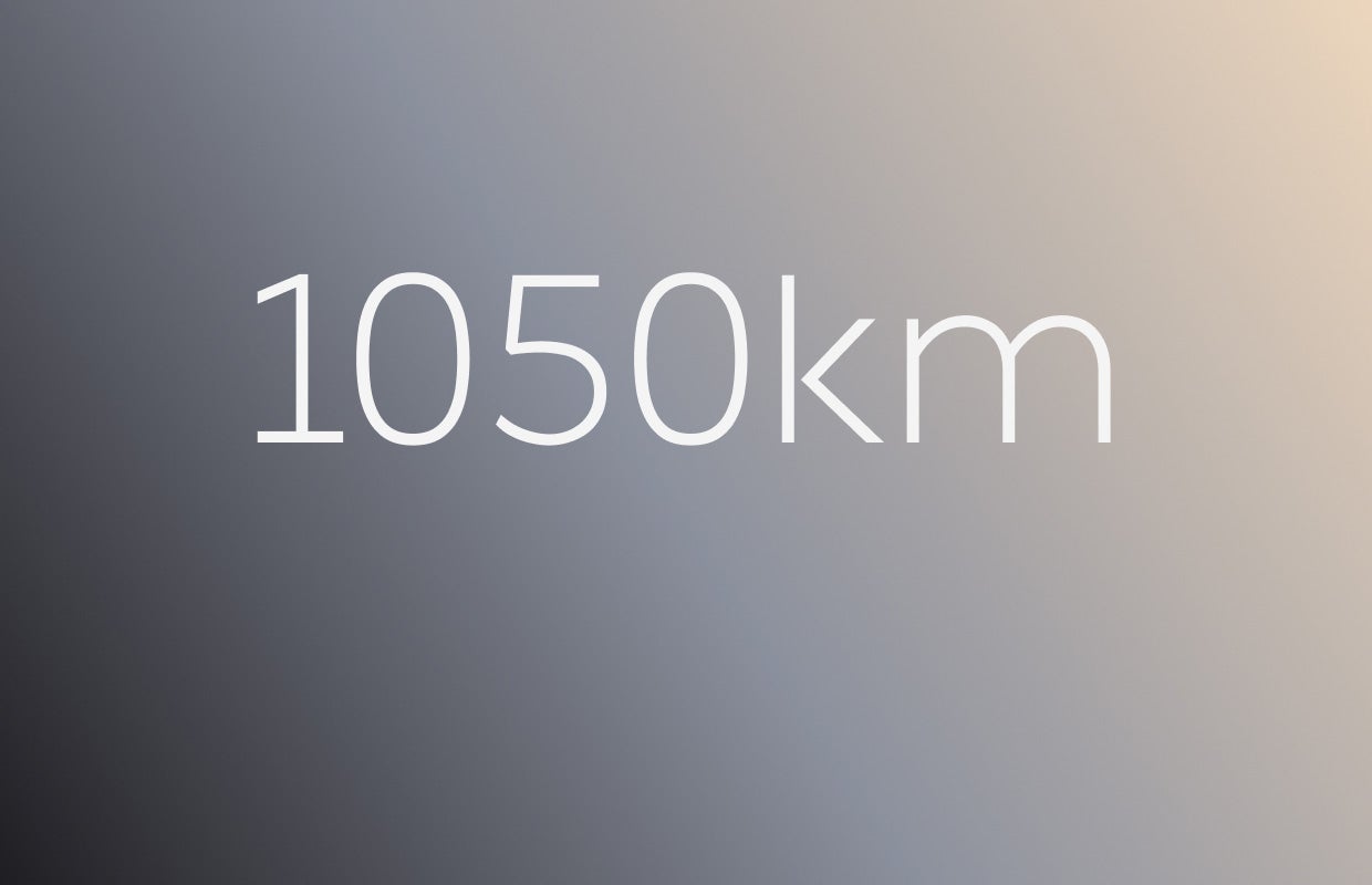 A Range of Over 1,000km, Making Long-Distance Travel Worry-Free. Equipped with a 150kWh ultralong-range battery pack, the ET7 is the only battery electric executive sedan that has achieved over 1,000 kilometers in a real-life range challenge. A Range of Over 1,000km, Making Long-Distance Travel Worry-Free. Equipped with a 150kWh ultralong-range battery pack, the ET7 is the only battery electric executive sedan that has achieved over 1,000 kilometers in a real-life range challenge.